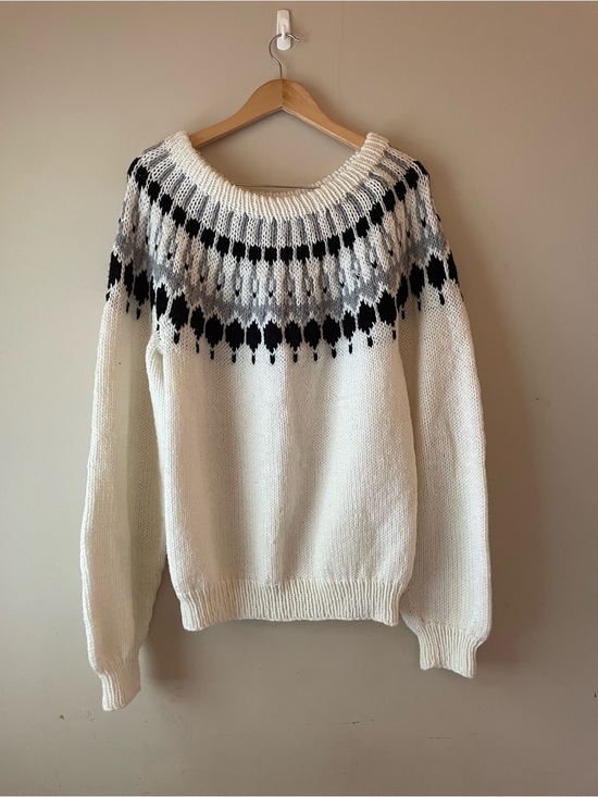 Sweaters - 🐱 Handmade Knit Sweater